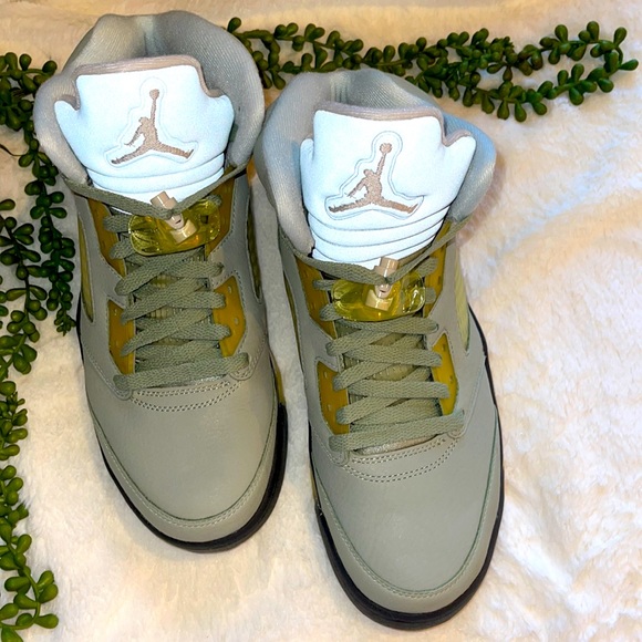 Jordan Other - Nike Air Jordan 5 Retro M9/W10.5 Jade Horizon/Desert Sand